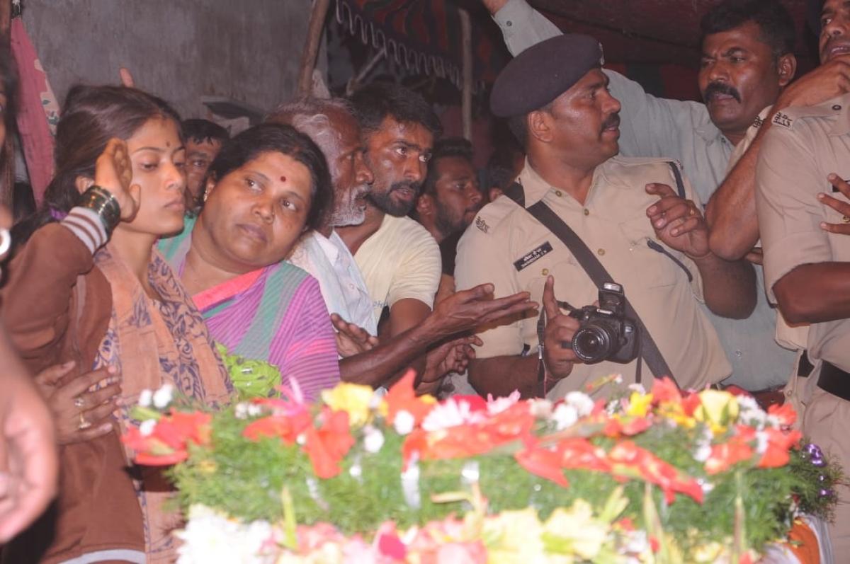 Mandya hero laid to rest