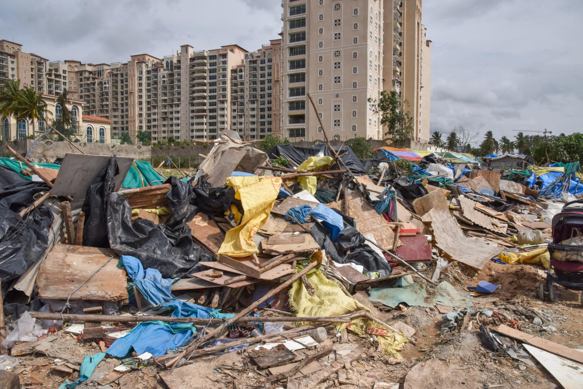 BBMP razes 400 houses
