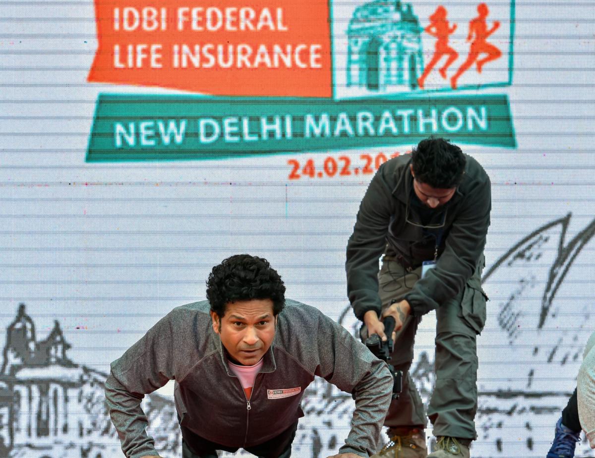 Tendulkar does push-ups, runs