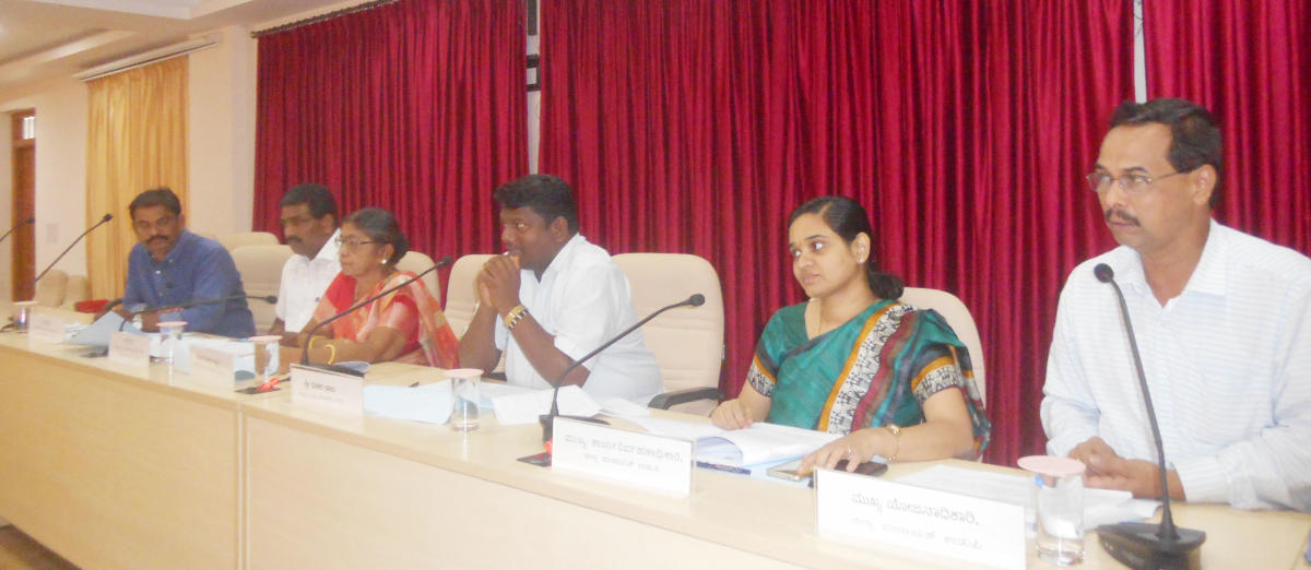 Complete water projects by March-end: ZP prez