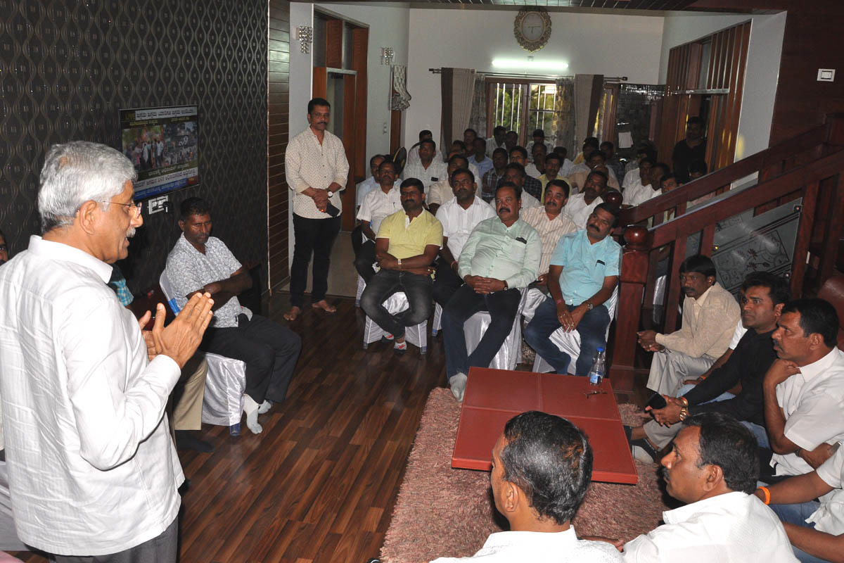 Jayaprakash Hegde meets BJP leaders