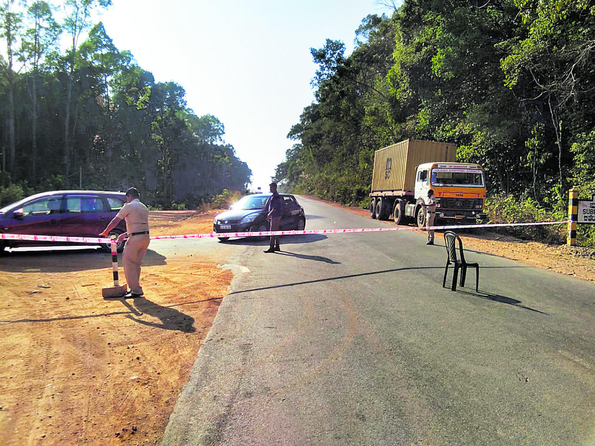 Tanker topples, traffic comes to halt on NH 75