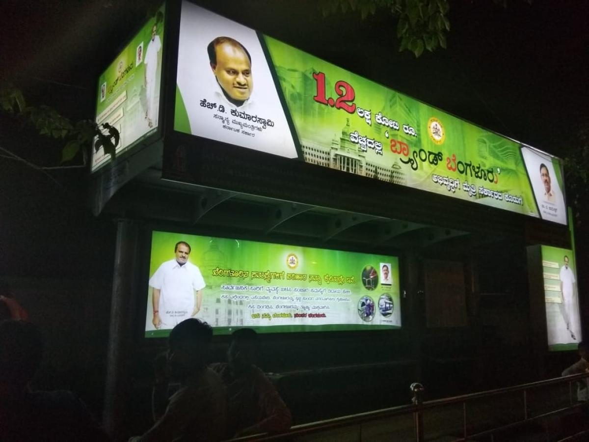 No adequate lighting in city bus shelters