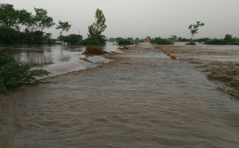 Heavy rain breaches wall on Agumbe ghat