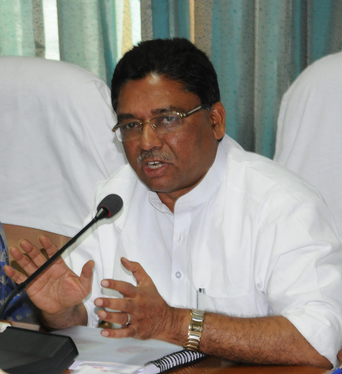 Cong bets on Ugrappa for Bellary Lok Sabha seat