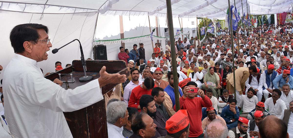 BJP goes all out to prevent split in 'Jat' votes