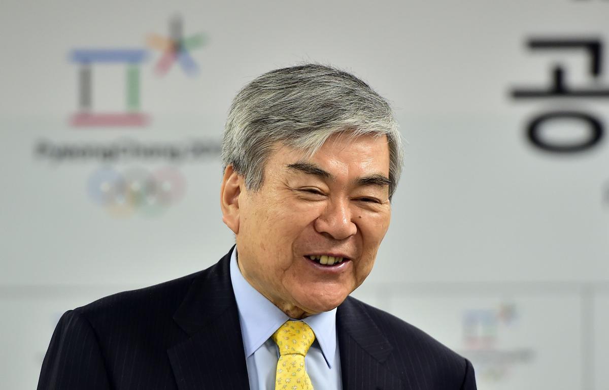 Scandal-hit Korean Air chairman dies at 70, shares soar