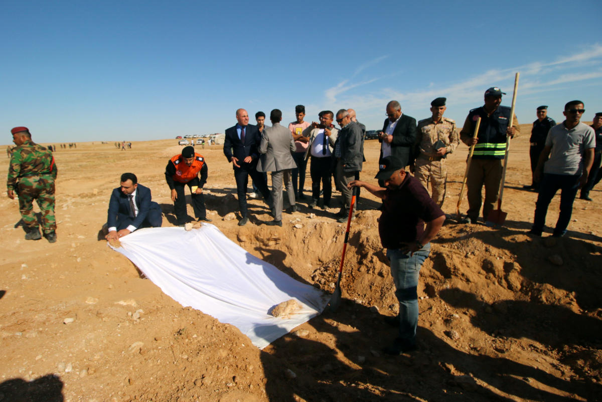 Iraq unearths mass grave of Kurds killed by Saddam