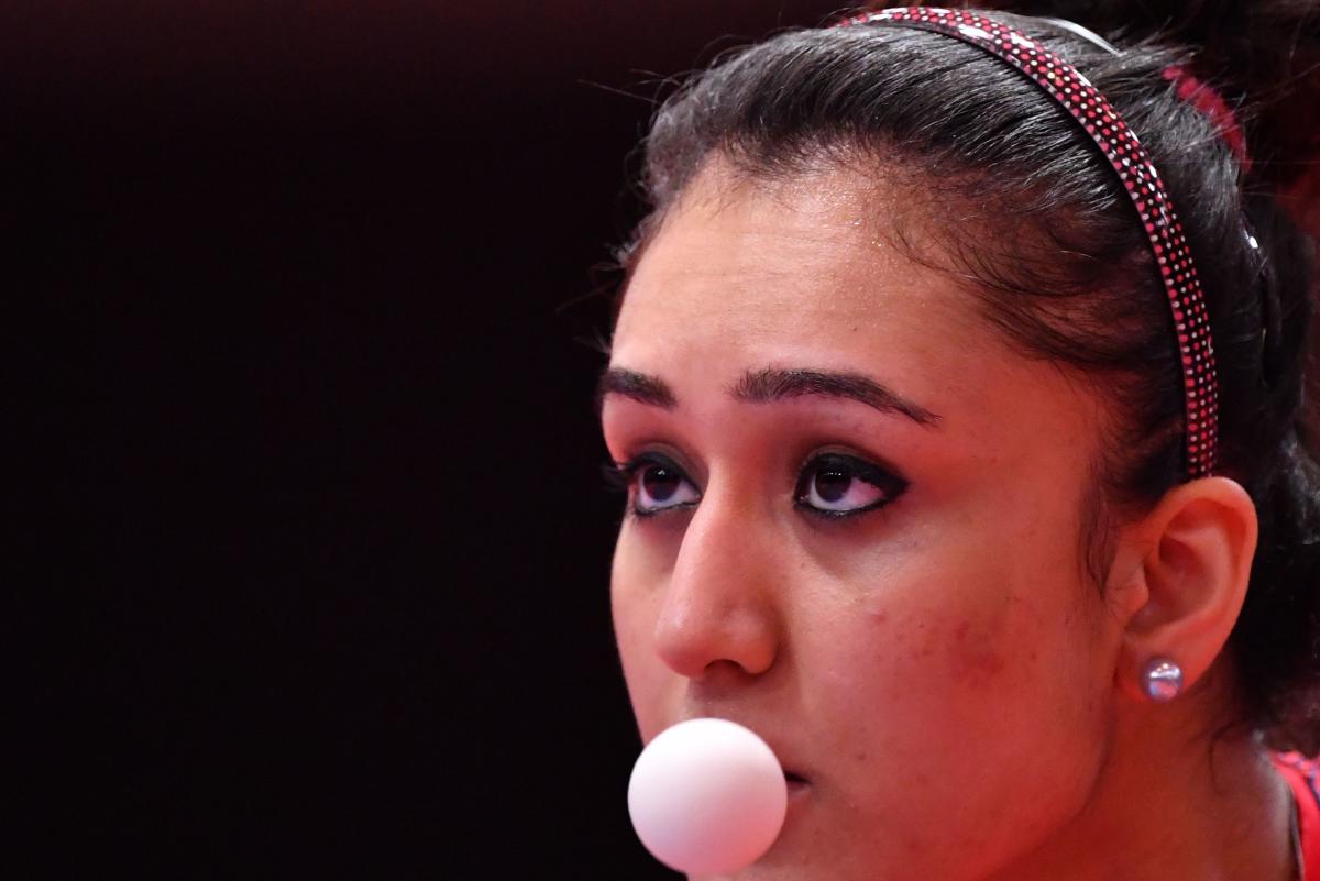 Manika advances, Archana bows out