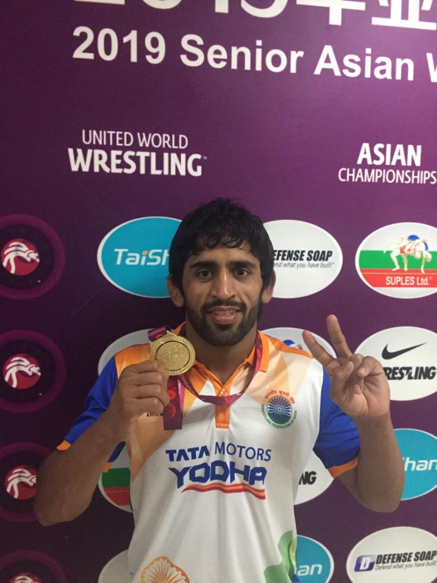 Bajrang keeps Indian flag flying high