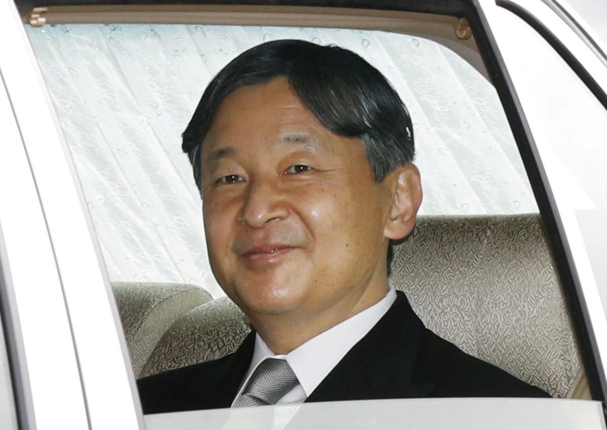 Japan's new imperial couple face burden of tradition