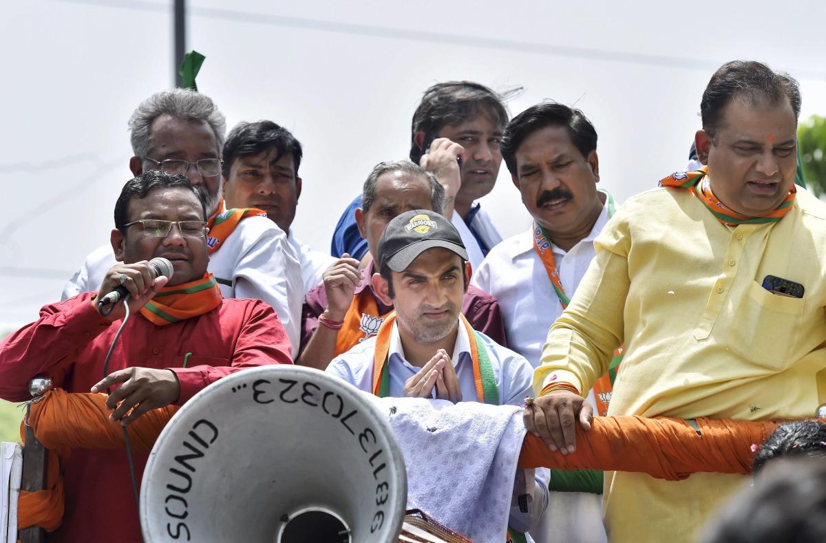 Laxman, Harbhajan support Gambhir in pamphlet row