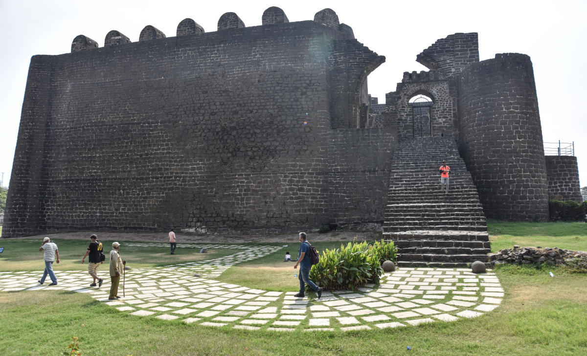 HC seeks Centre's reply on G'barga fort encroachments 