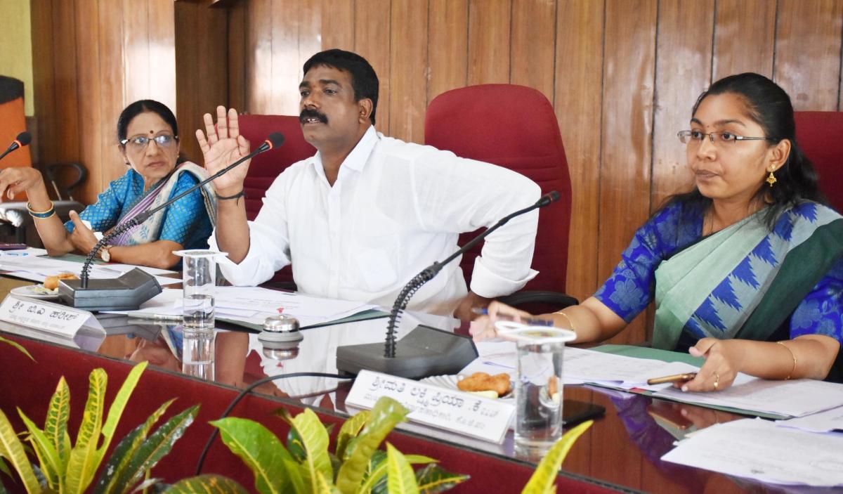 ZP members blame lackadaisical attitude of officials