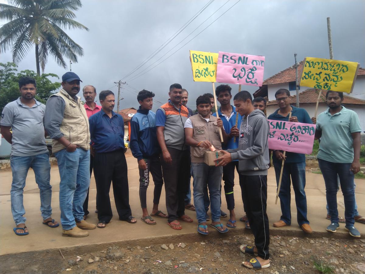 Maragodu villagers protest in unique way