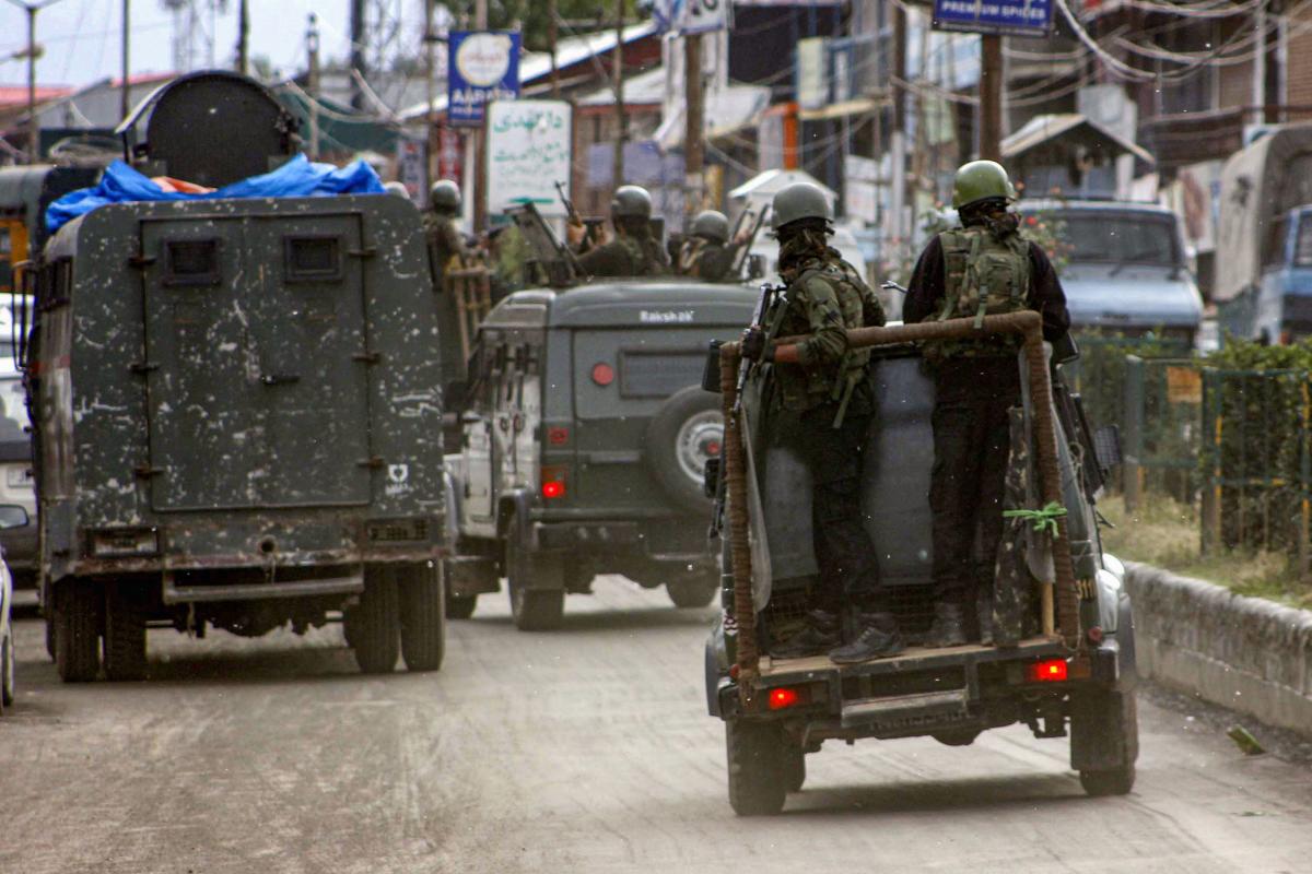 Police officer injured in Anantnag terror attack dies