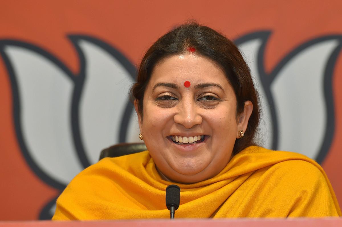 Smriti's tip to Nirahua to wrest Azamgarh from Akhilesh