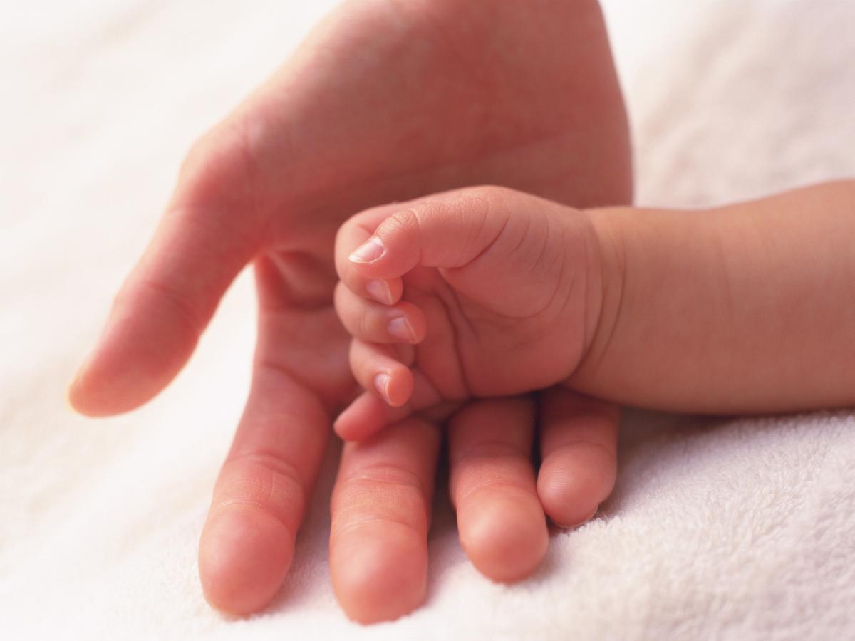 4-month boy dies after drunk father slams him on ground