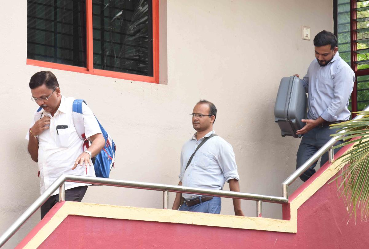 On poll eve, IT raids on mines minister's aides