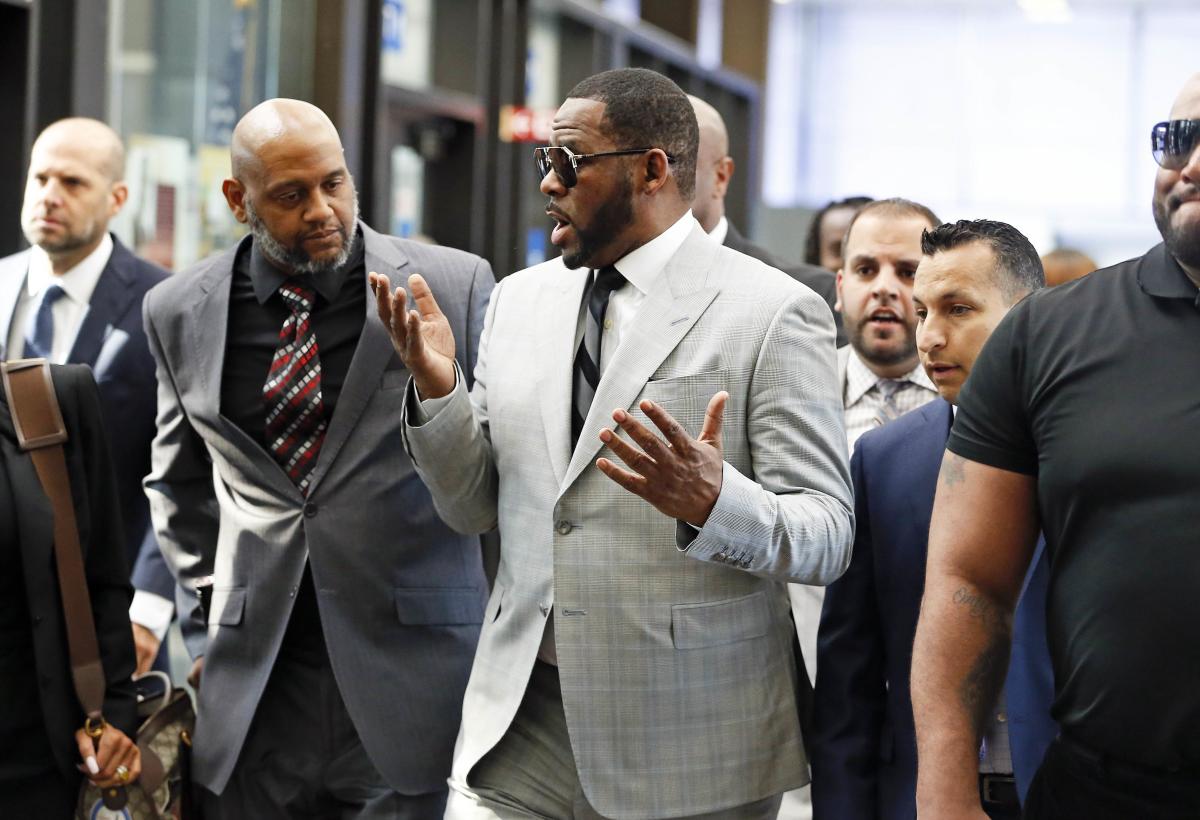 R. Kelly arrested on child pornography charges: report