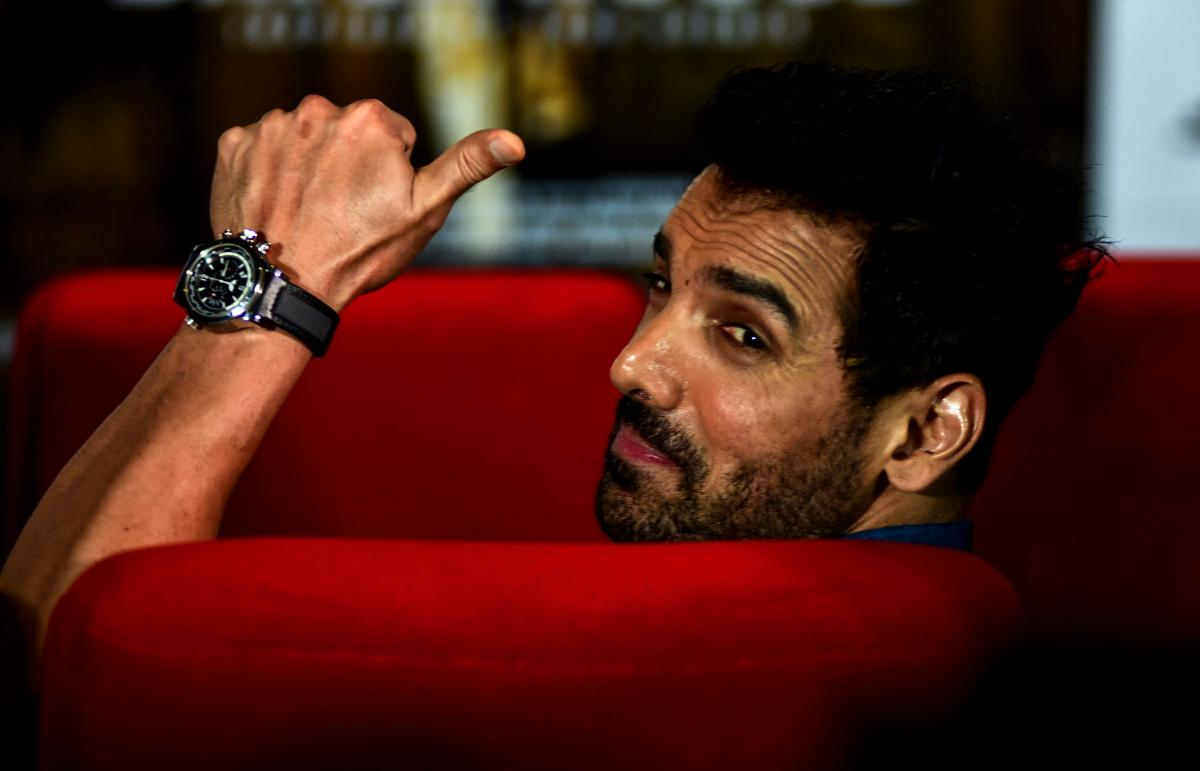 John Abraham to star in hostage thriller 'Attack'