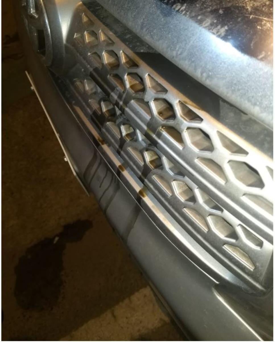 Attention diversion gang flees with valuables from car