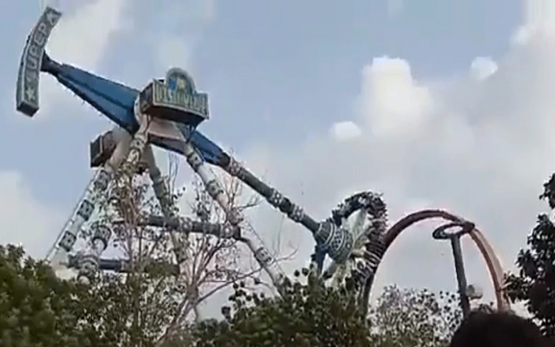 2 killed as joyride breaks down in Ahmedabad 