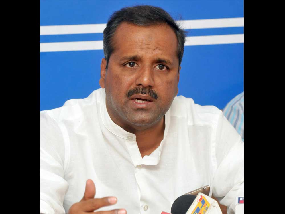 Khader flays move to dilute RTI Act through amendment