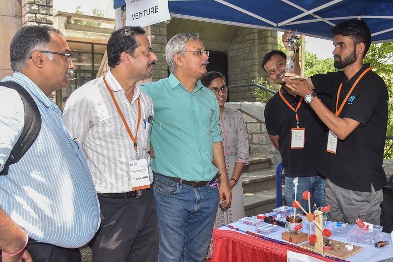 IIMB students host Vista