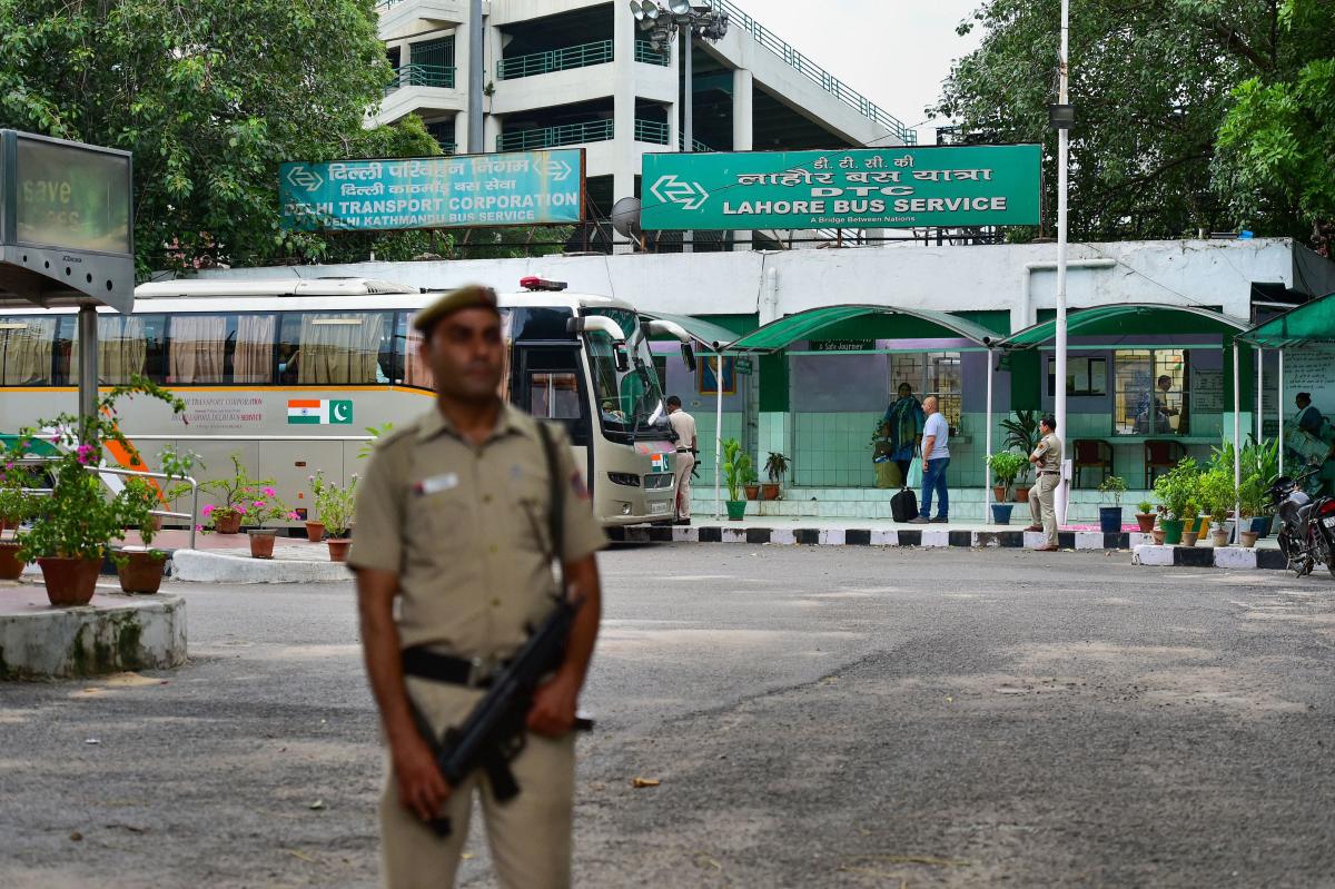 Pak bus for Lahore leaves Delhi