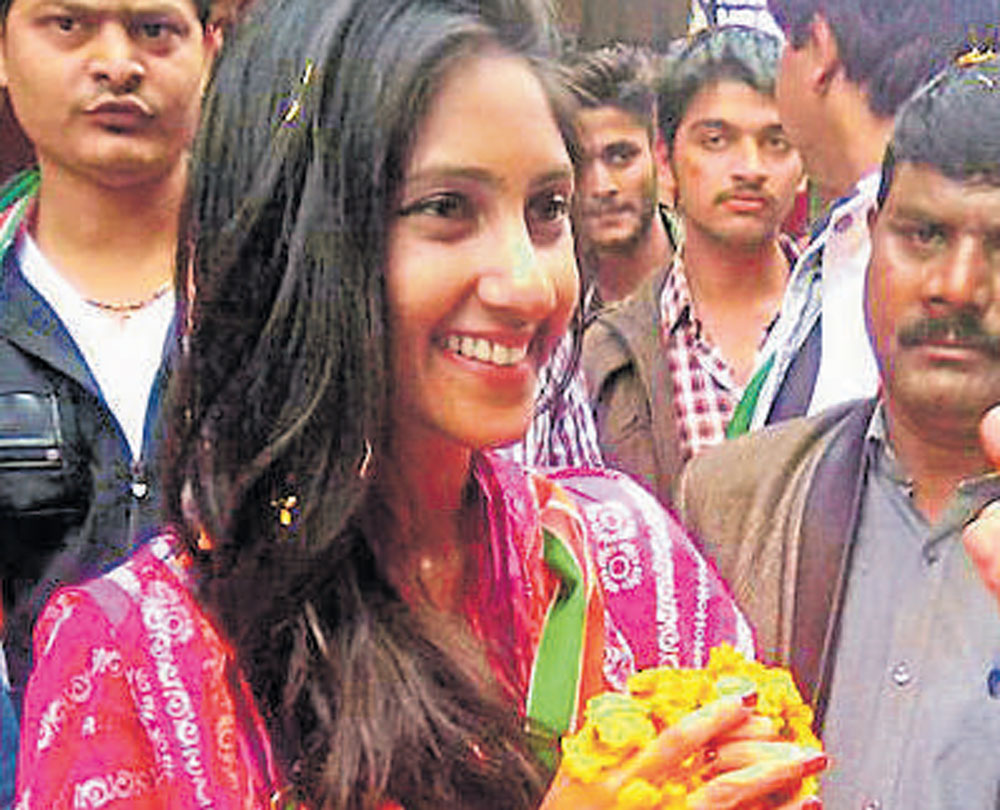 Rahul loyalist supports repealing Article 370