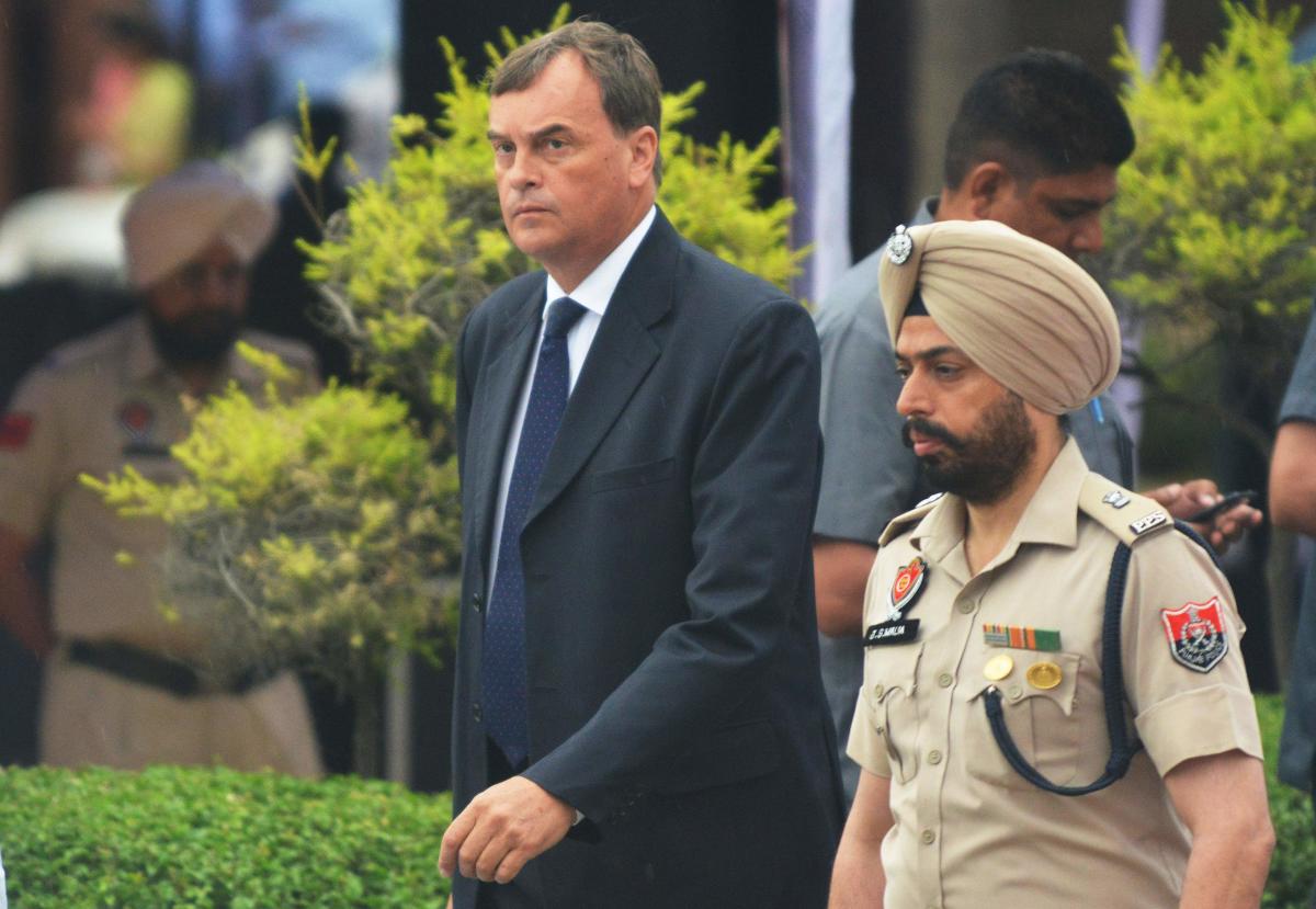J&K: envoy says issue should be resolved bilaterally