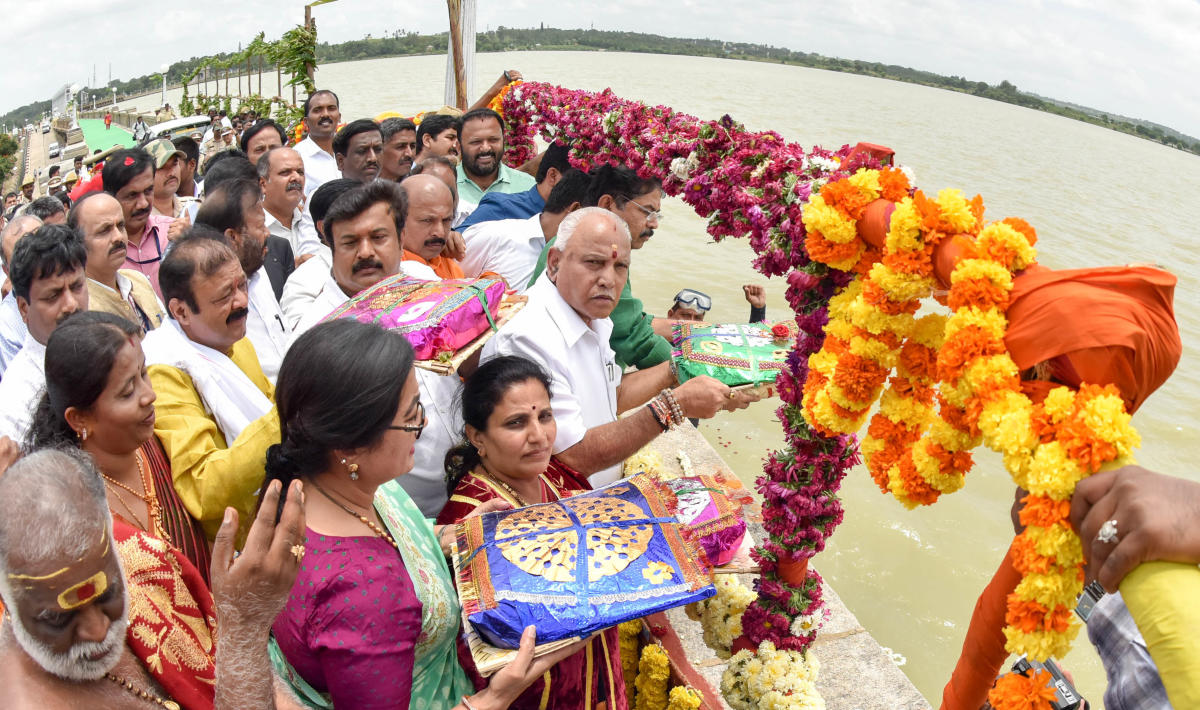 Yediyurappa offers bagina to Cauvery at KRS