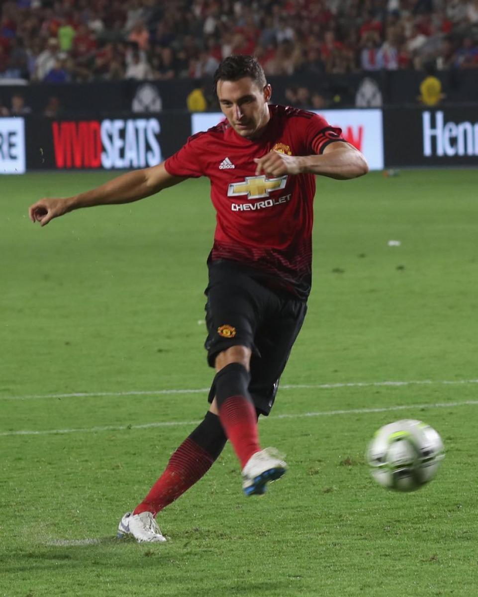 Matteo Darmian joins Parma on four-year deal