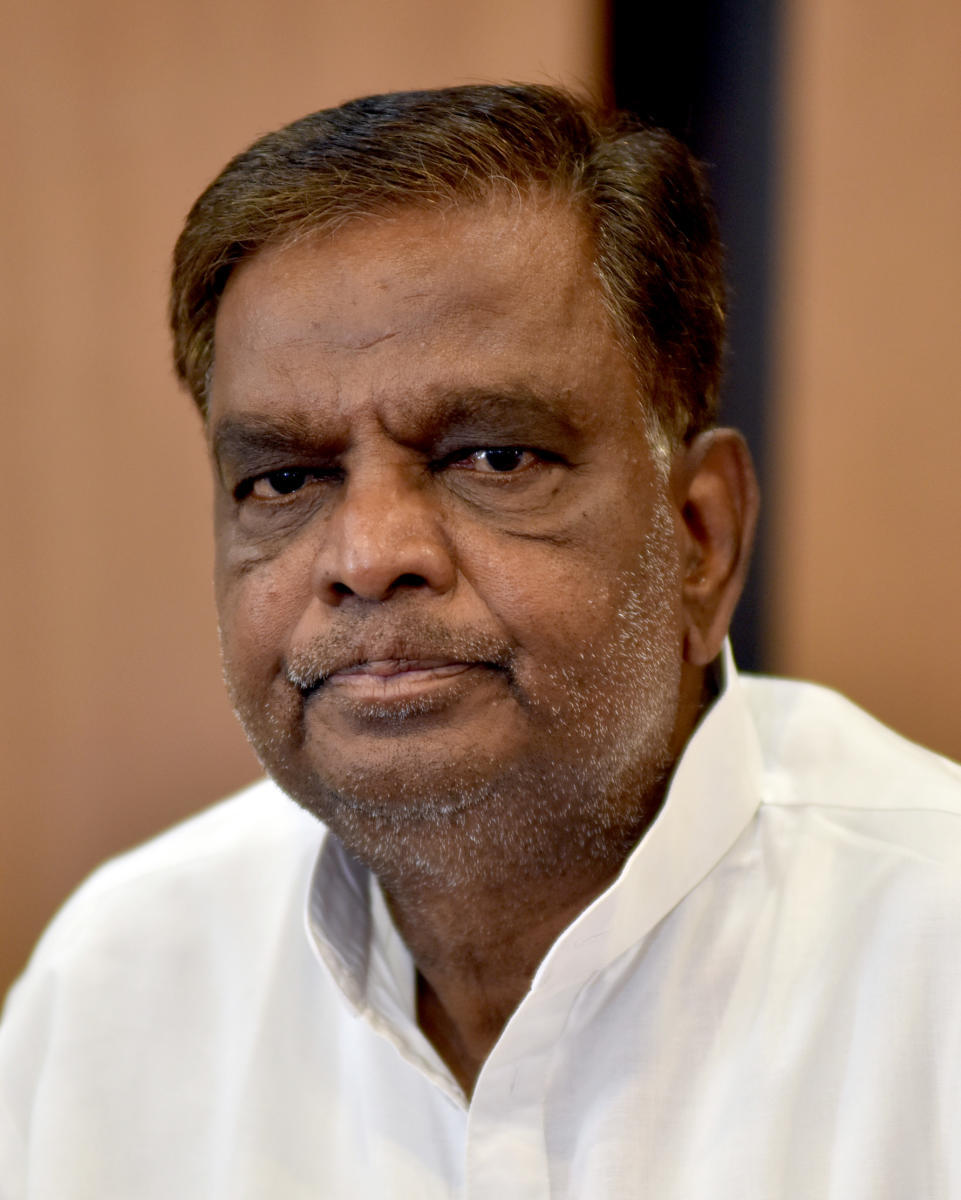 'Hurt' Srinivas Prasad, Harshavardhan may resign