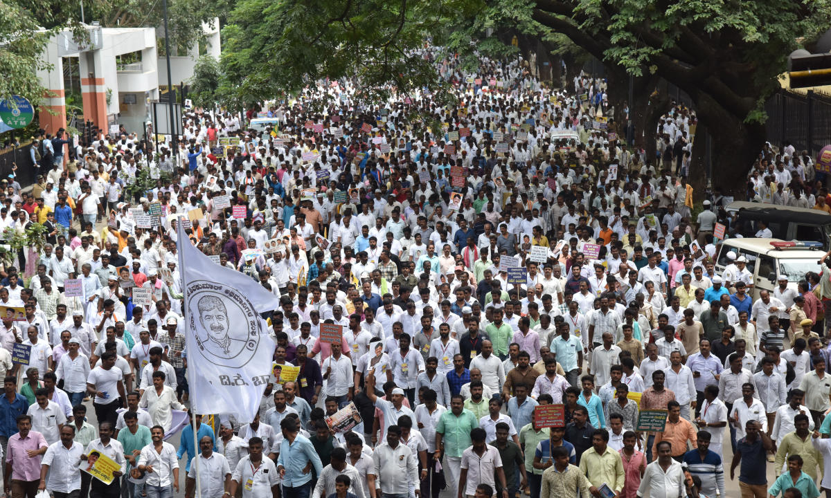 15k Vokkaliga hit the streets for ‘DK Boss’