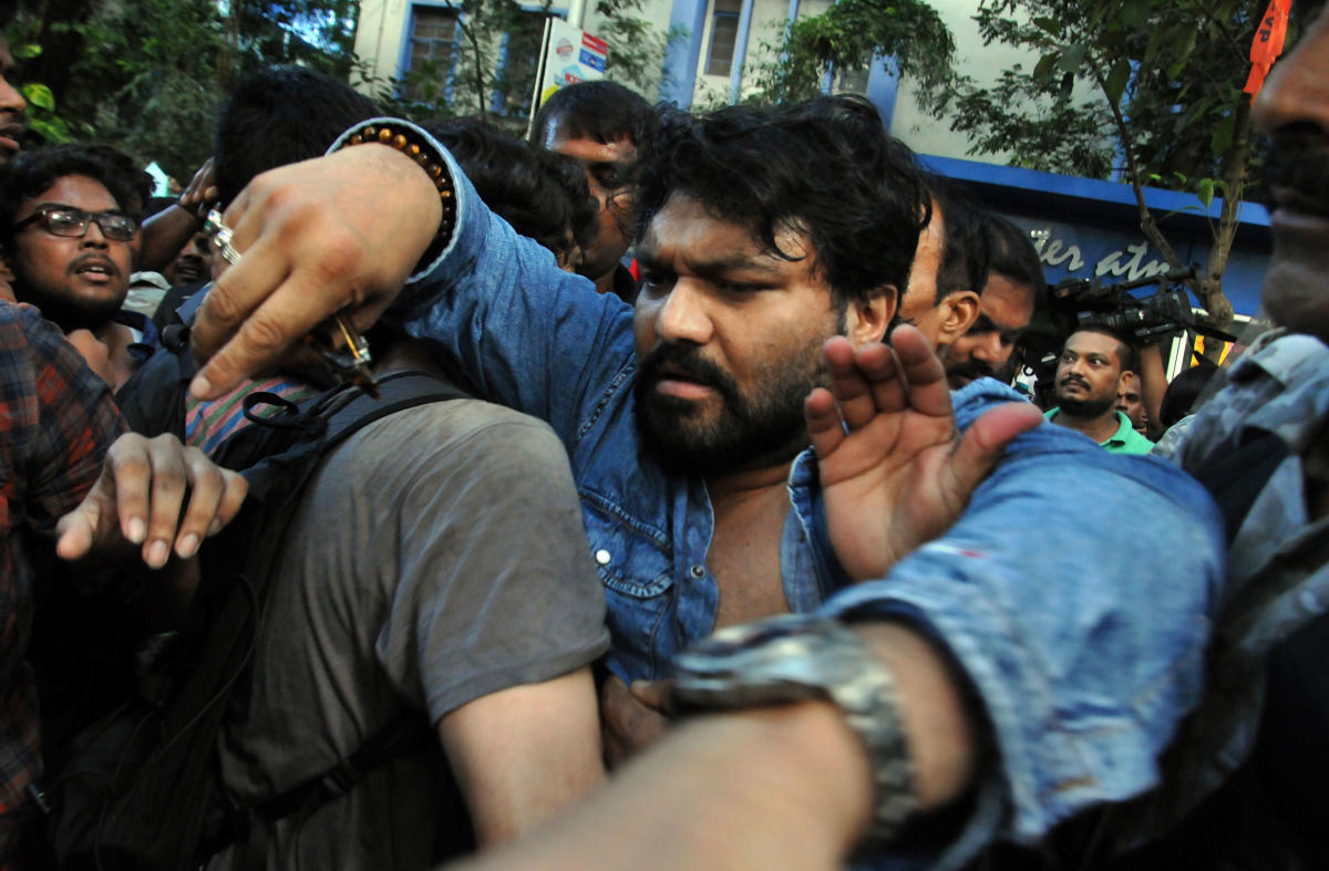 Babul Supriyo gheraoed at Jadavpur University for hours