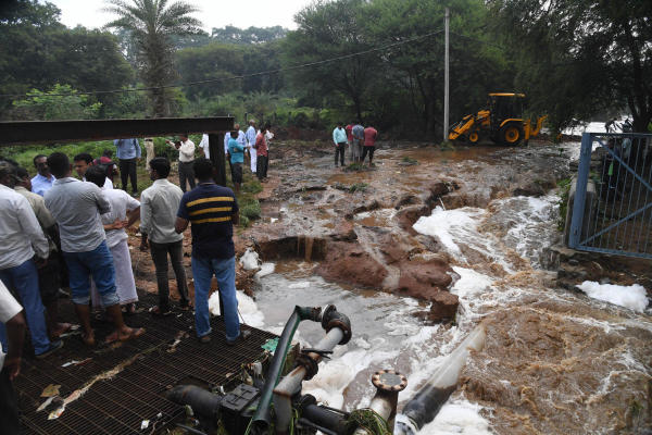 Thousands homeless as floodwater fills homes