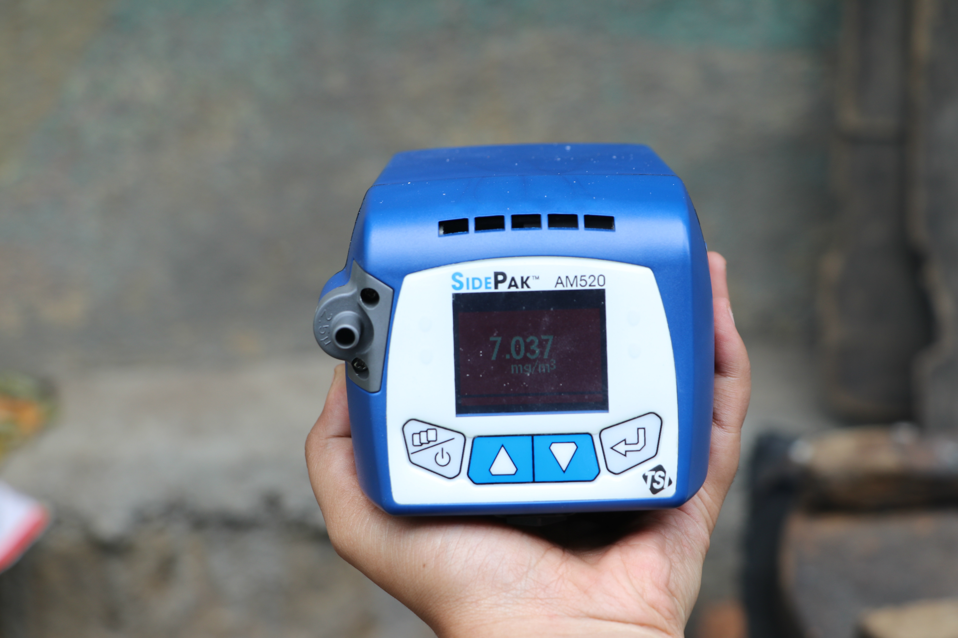 PM2.5 measuring device which beeped red while the reading was ongoing