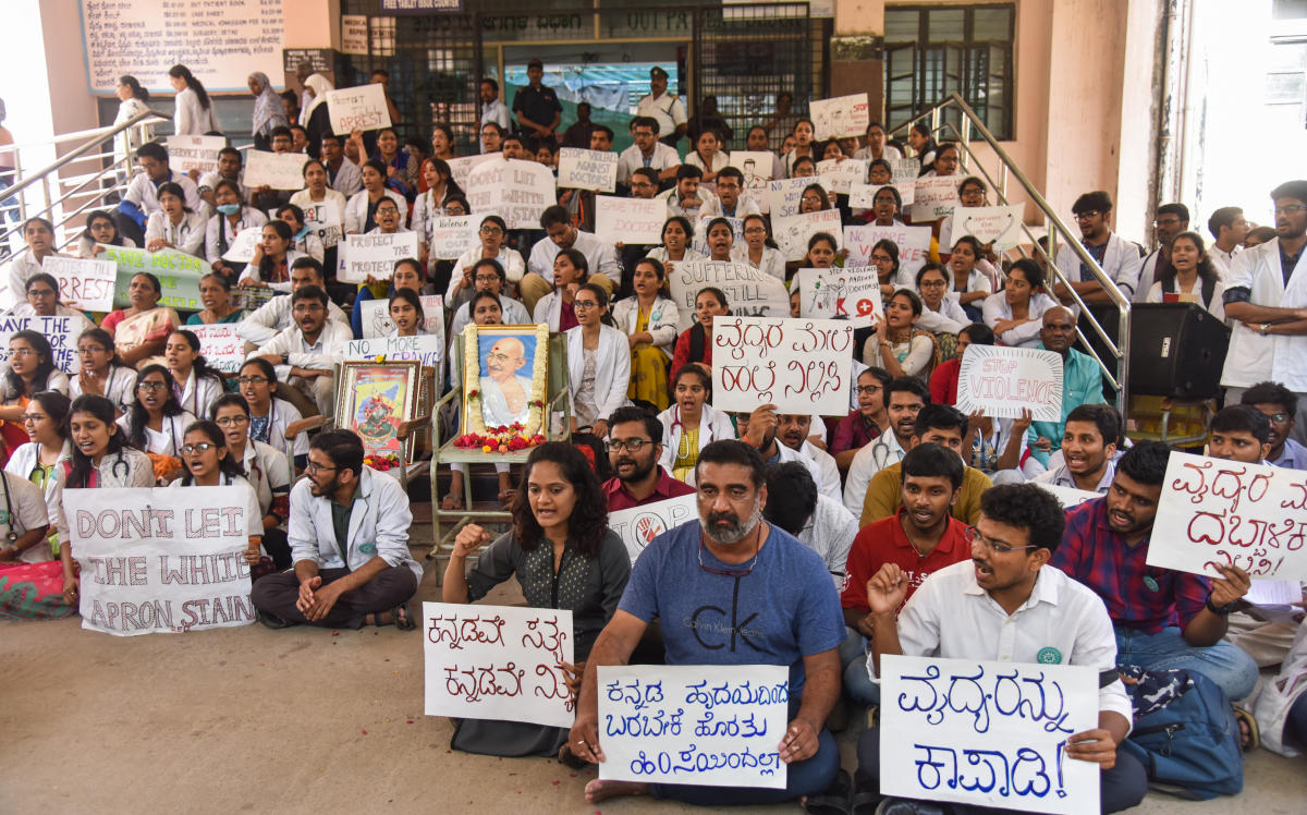 Parents join medicos, OPD to remain shut