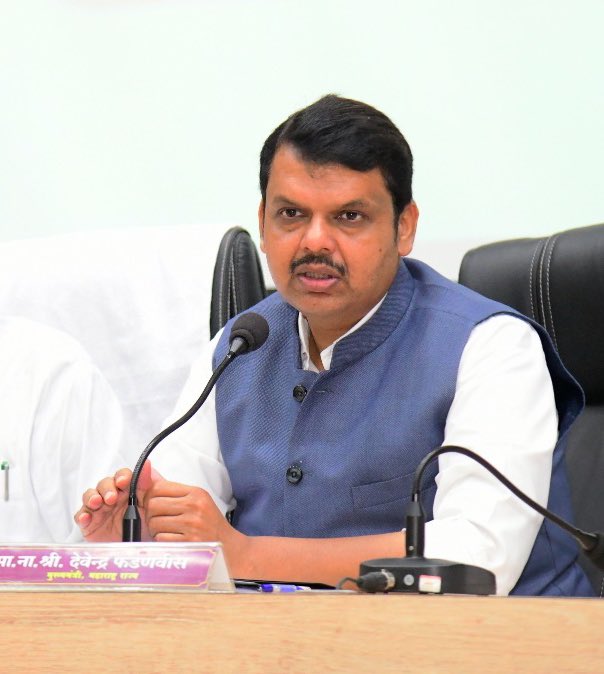 Fadnavis condoles death of ex-CEC TN Seshan