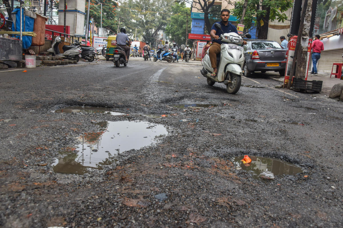 Deadline over, BBMP yet to fill 1,337 potholes