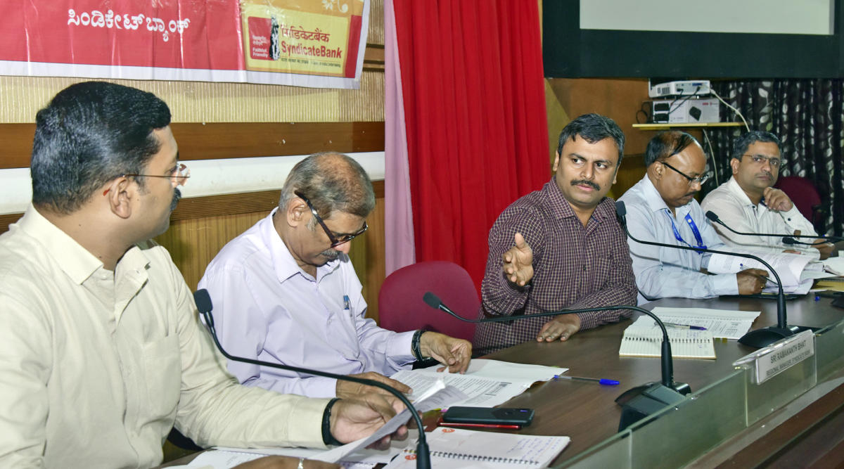 Cash deposit ratio of major banks dips below 60%