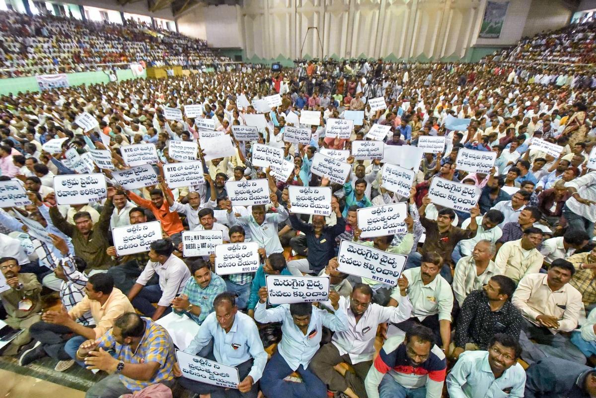 Striking RTC employees continue protests