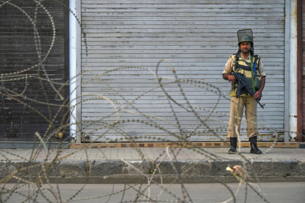 Militants use satellite phone amid J&K internet block