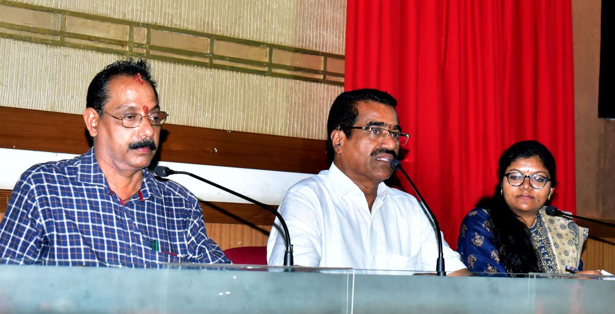MLA seeks report on govt land in villages