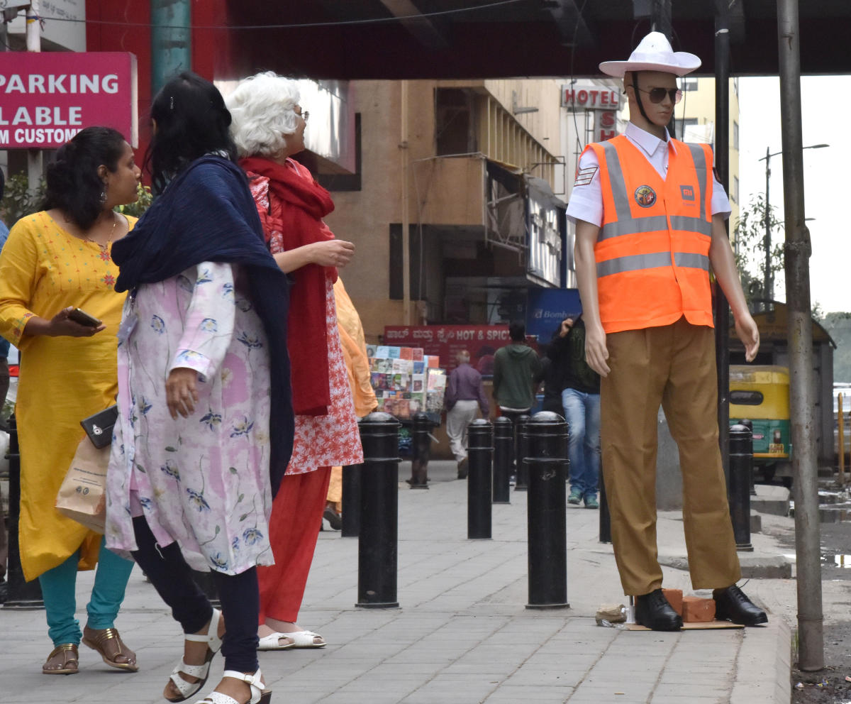 Traffic cops turn to dummies for help