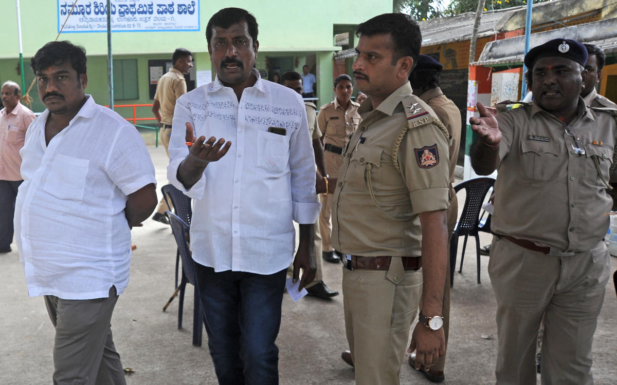 54% turnout; Doddabidarakallu shuts door on media