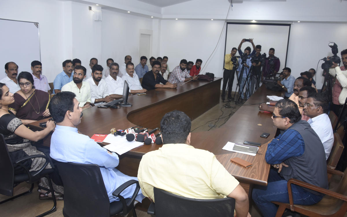 Drivers decide not to pay toll at Talapady