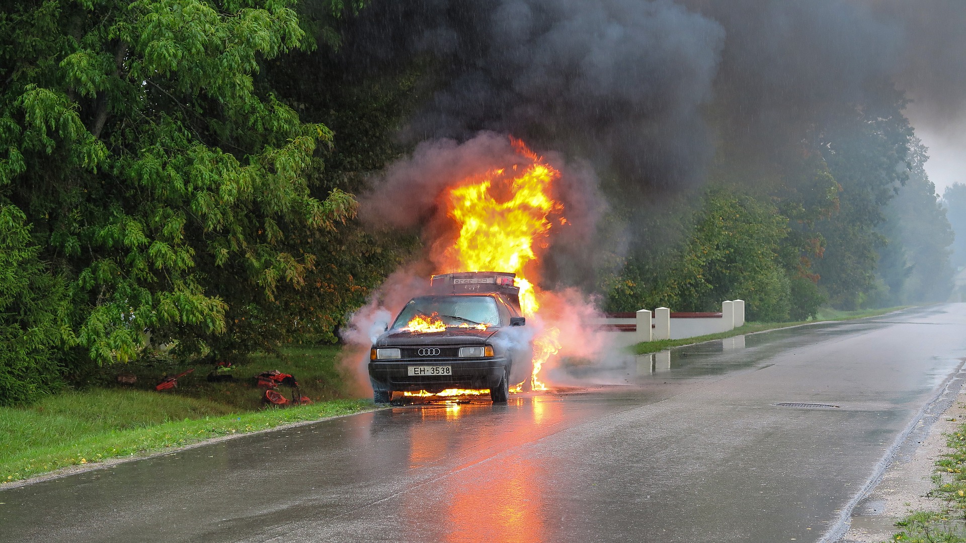 Bengaluru drunk man sets five cars ablaze